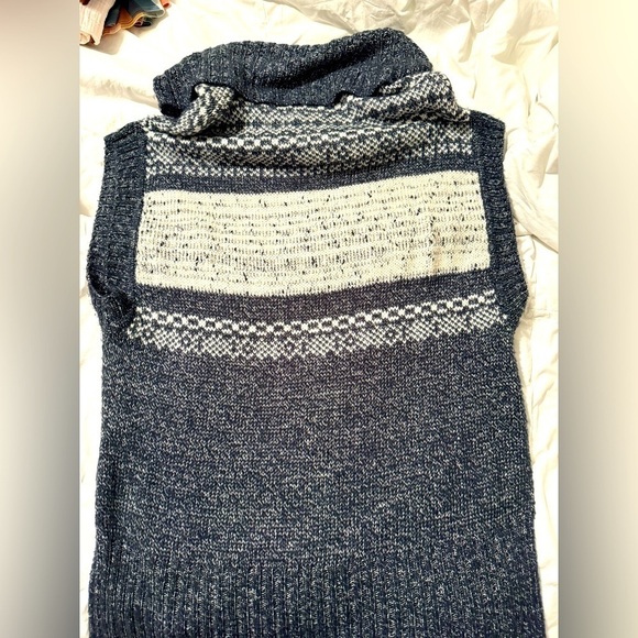 BCBGMaxAzria Sweater - Picture 2 of 9